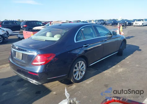 2018 Mercedes-Benz E 300 4Matic z USA, uszkodzony, nr VIN WDDZF4KB9JA362051